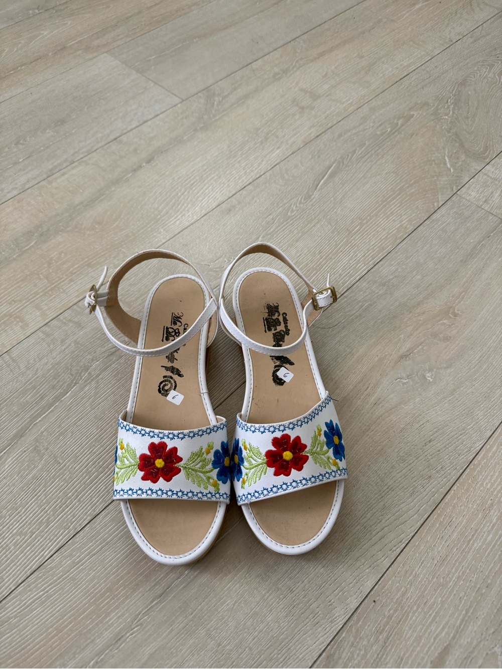 Woman’s White Sandals with Floral Embroidery